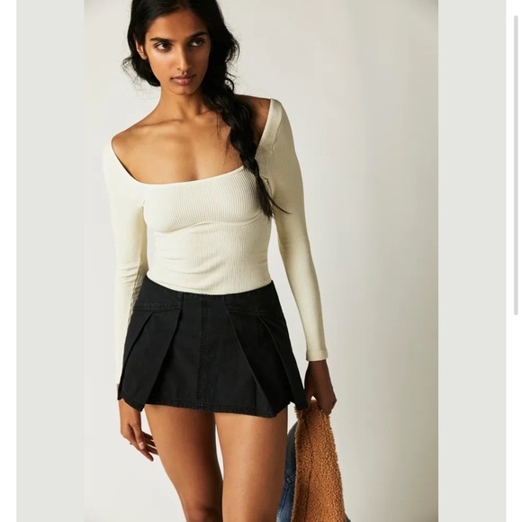Free People Dresses & Skirts - FREE PEOPLE Heartbreaker Skort in Black